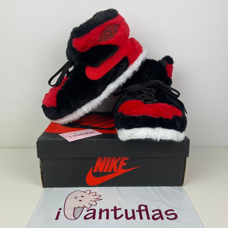 Pantuflas Nike Air Jordan 1 Retro Bred "Banned" 👟